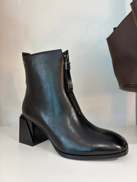 Opalite Boots-Black