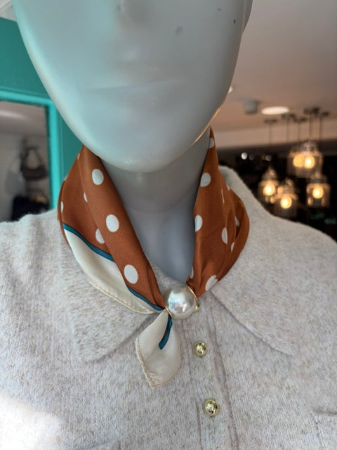 Magnet Scarf-Cream-Tan/Cream Polka Dot