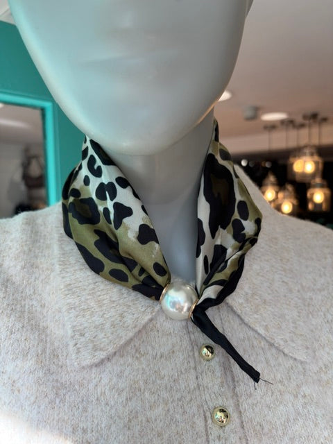 Magnet Scarf-Green Leopard Print