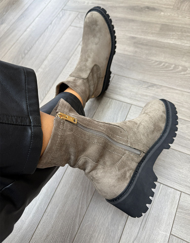 Travelin Soldier-Grey