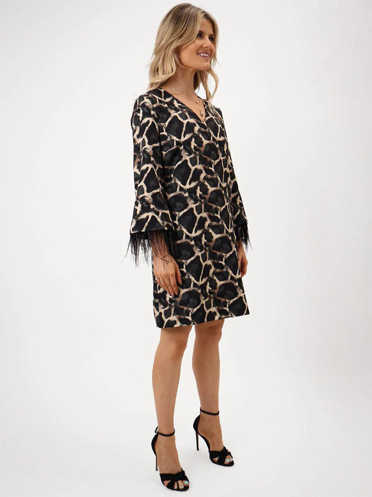 Kate &amp; Pippa Taylor Mini Shift Dress In Black Print