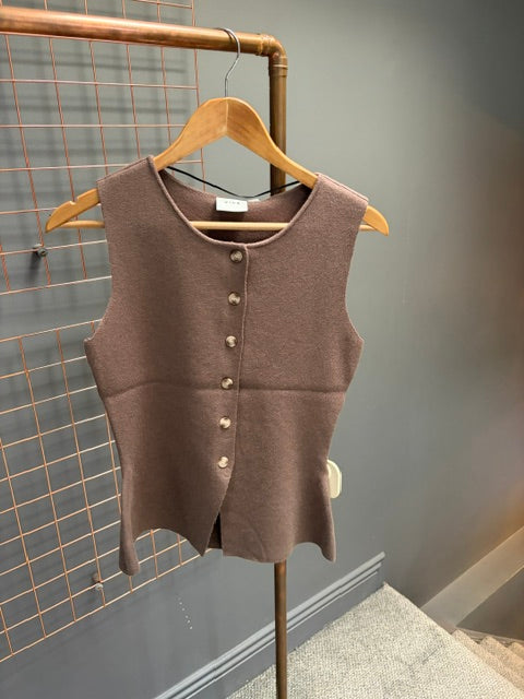 Vigabe Knitted Waistcoat-Light Brown