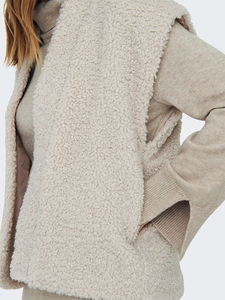 Onlnaya Teddy Waistcoat-Cream